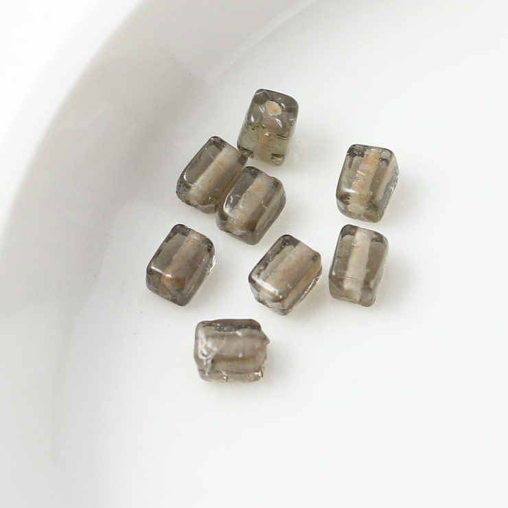 ガラスビーズ キューブ型 3.5×4mm ブラックダイヤモンド【8個入×5セット入り】xb00991-008 （上代: 1400円）