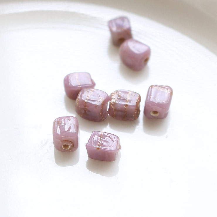 MAYGLOBE beads&craft Grass beads Cube 3.5×4mm 8pcs Purple×BrownGlitter xb03420-008 （上代: 360円）
