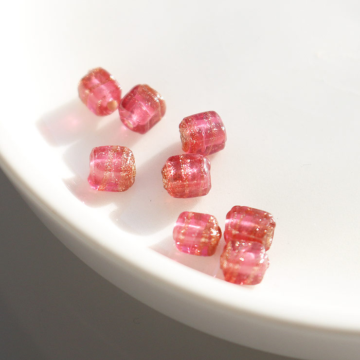 MAYGLOBE beads&craft Grass beads Cube 3.5×4mm 8pcs Berry×BrownGlitter xb03426-008 （上代: 360円）