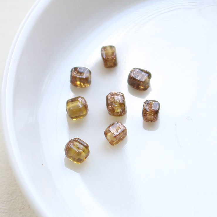 MAYGLOBE beads&craft Grass beads Cube 3.5×4mm 8pcs DarkOlive×BrownGlitter xb03429-008 （上代: 360円）